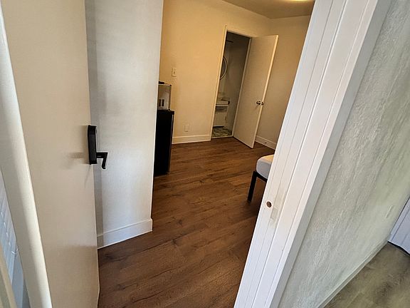 3rd image of 4408 Pineaire St #B