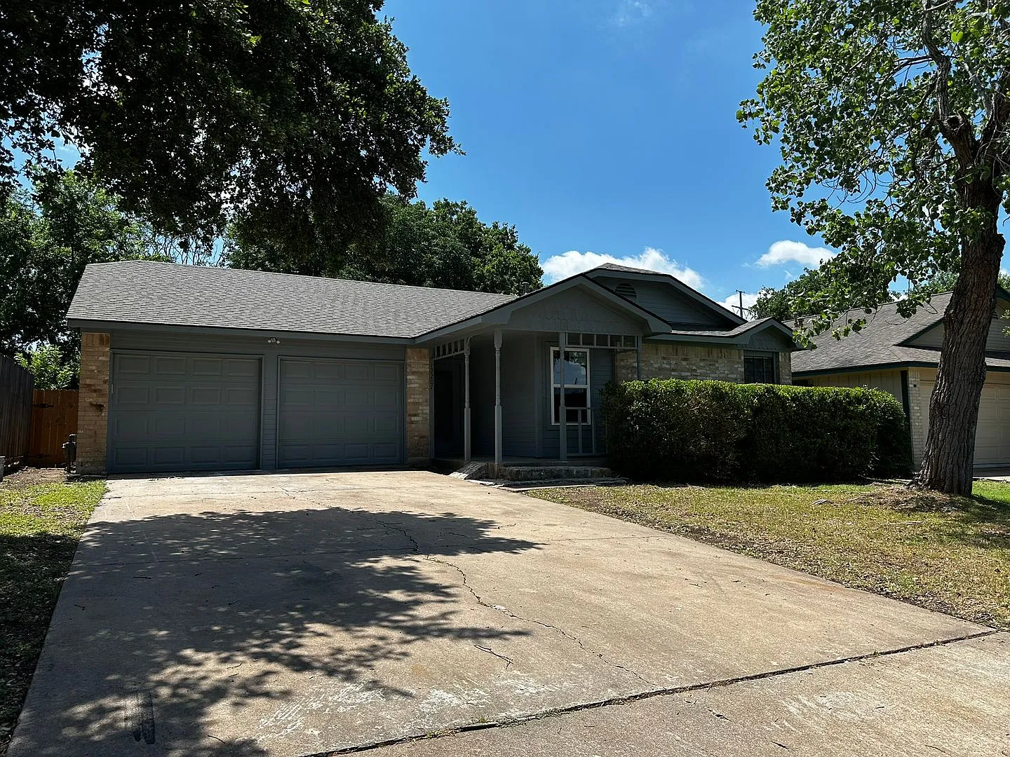 ** Free Rent W/ 1 Or 2 Yr Lease / Call For Details ** Copperfield Sbdv - 78753 — Photo 2