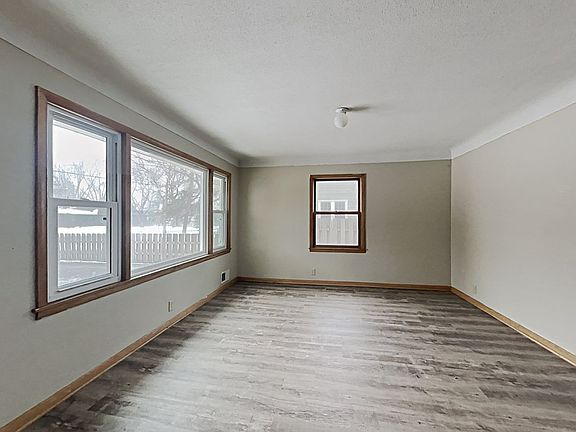 5th image of 1863 Fernwood St
