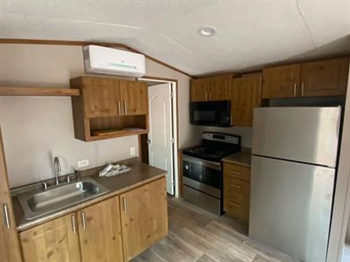 950 Cedar Village Ln, Seneca — Photo 2