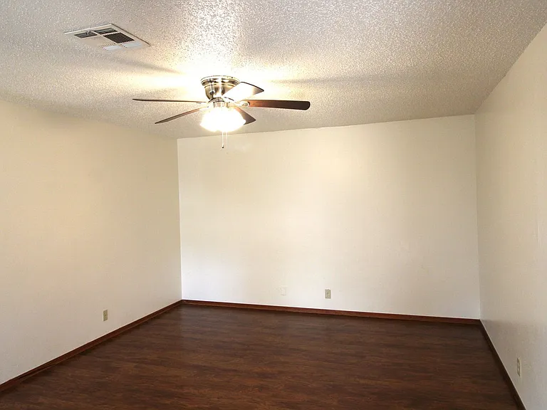 336 Chalmette Dr — Photo 7