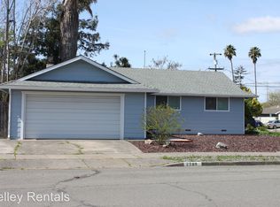 2709 Iroquois St, Santa Rosa, CA 95403