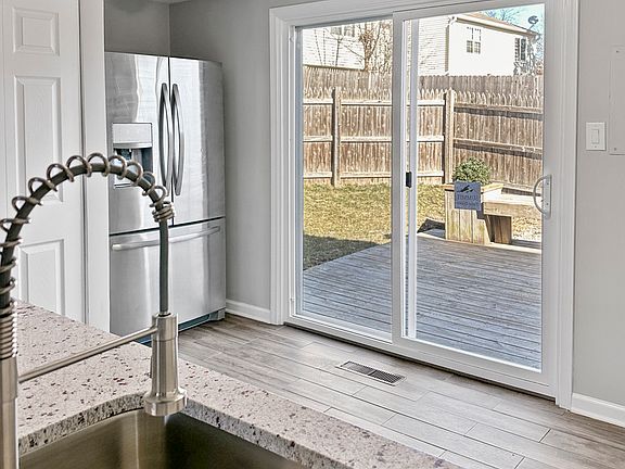 5th image of 2059 Westview Ln