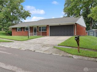 2727 Pinegrove Dr, Dayton, OH 45449