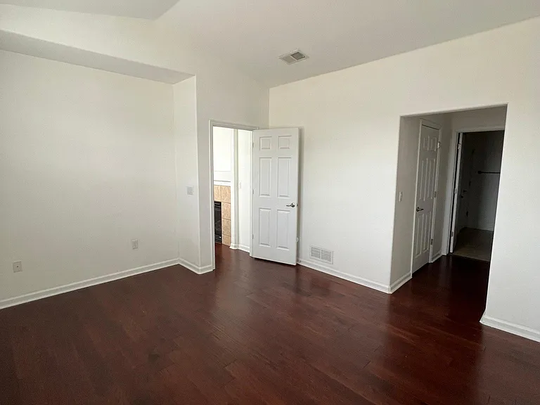 23140 York Ave — Photo 13