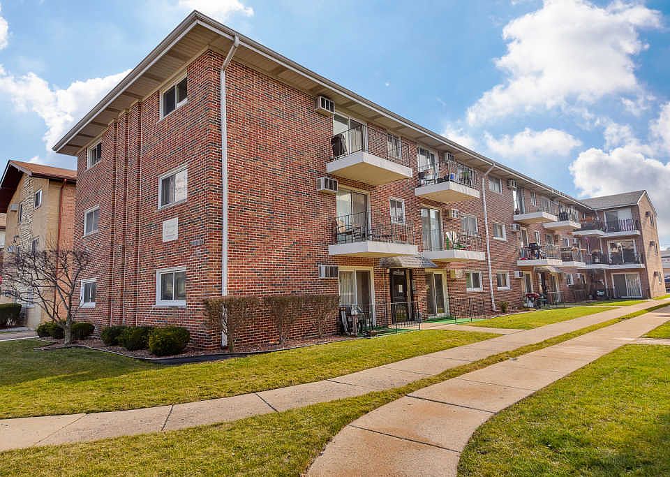 1st image of 6133 W 64th Pl APT 1D