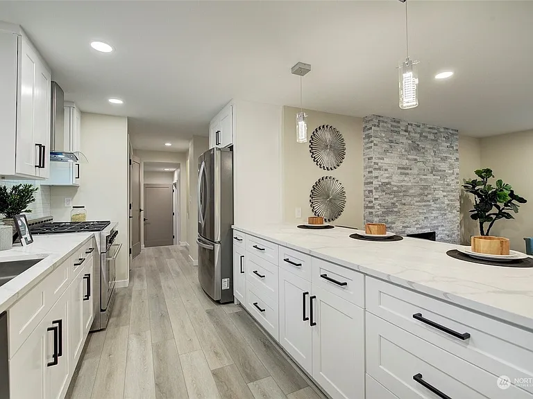 22803 SE 21st St — Photo 12