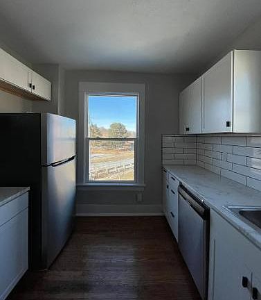 4th image of 121 Lincoln Blvd #4