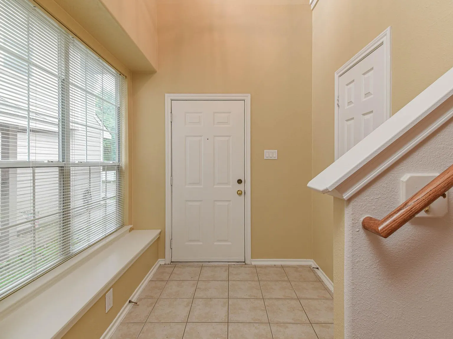 3 bed, 2.5 bath, 1605 sqft, $1,899 — Photo 4