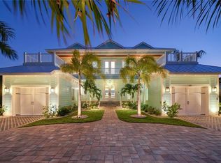 688 Key Royale Dr, Holmes Beach, FL 34217