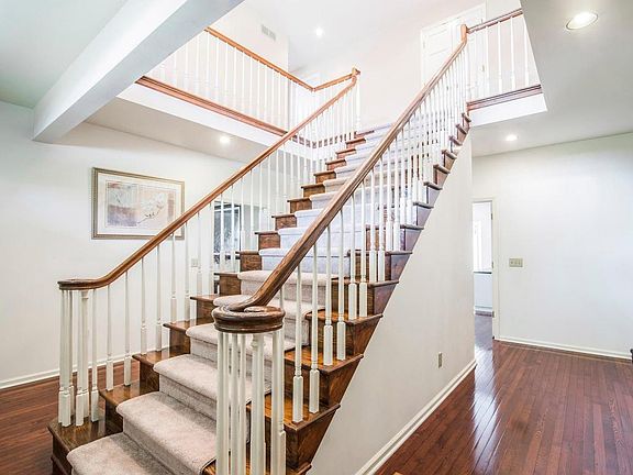 2nd image of 1651 Abbotsford Green Dr