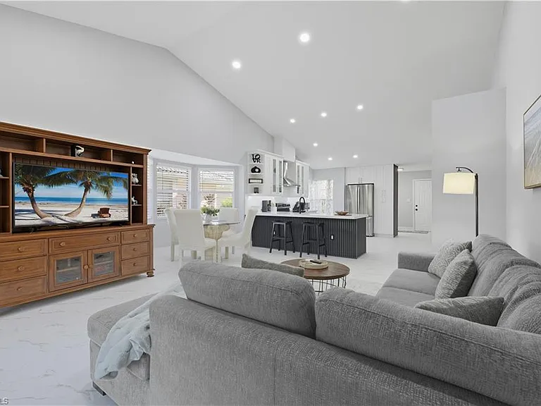 3605 Corinthian Way — Photo 7