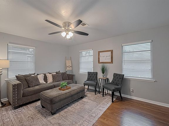 4th image of 2218 Silverbonnet St