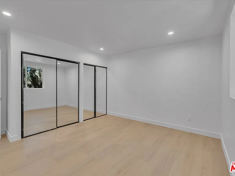 6913 1/2 Encino Ave #UPPER — Photo 29