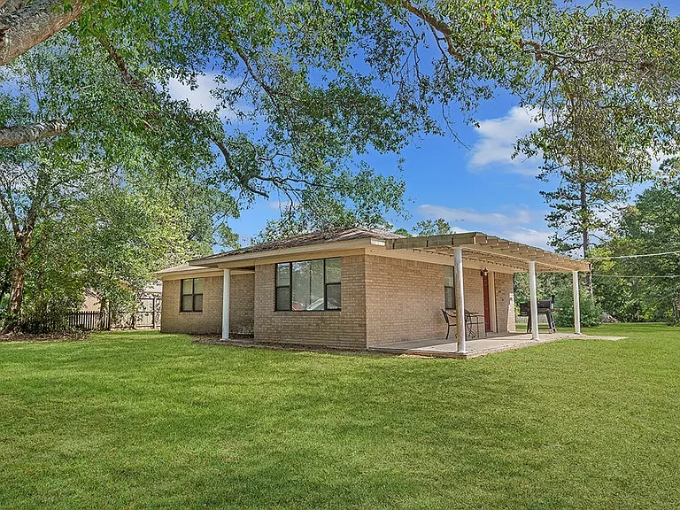 9438 FM 777 — Photo 2
