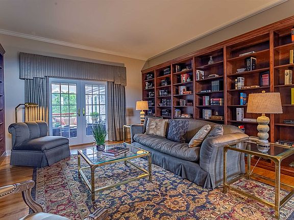 4th image of 8 Riverbend Ct