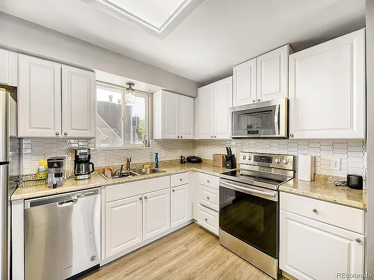 Photo 2 of 18 - 5250 S Huron Way #11-206 - Littleton, CO Building Photo - 5250 S Huron Way #11-206