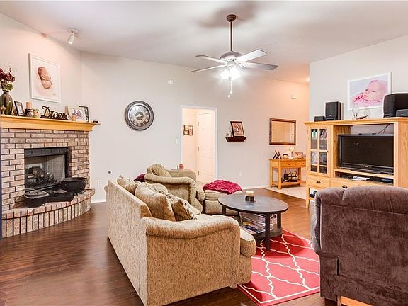 3rd image of 515 Shadow Mountain Dr
