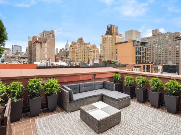 222 West 14th Street image 1 of 10