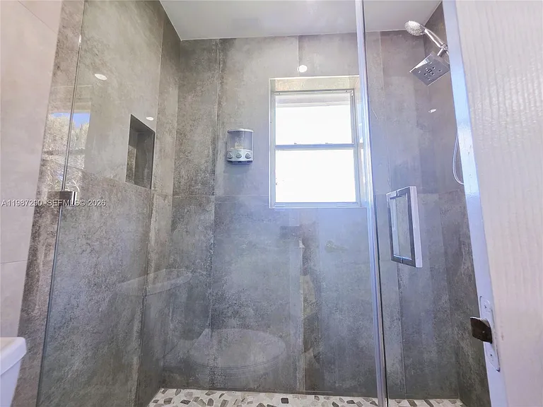 16404 Diamond Head Dr — Photo 33