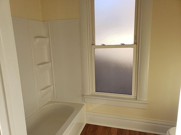 4th image of 2201 Francis St