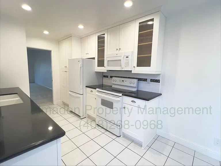 6082 Montgomery Ct — Photo 6