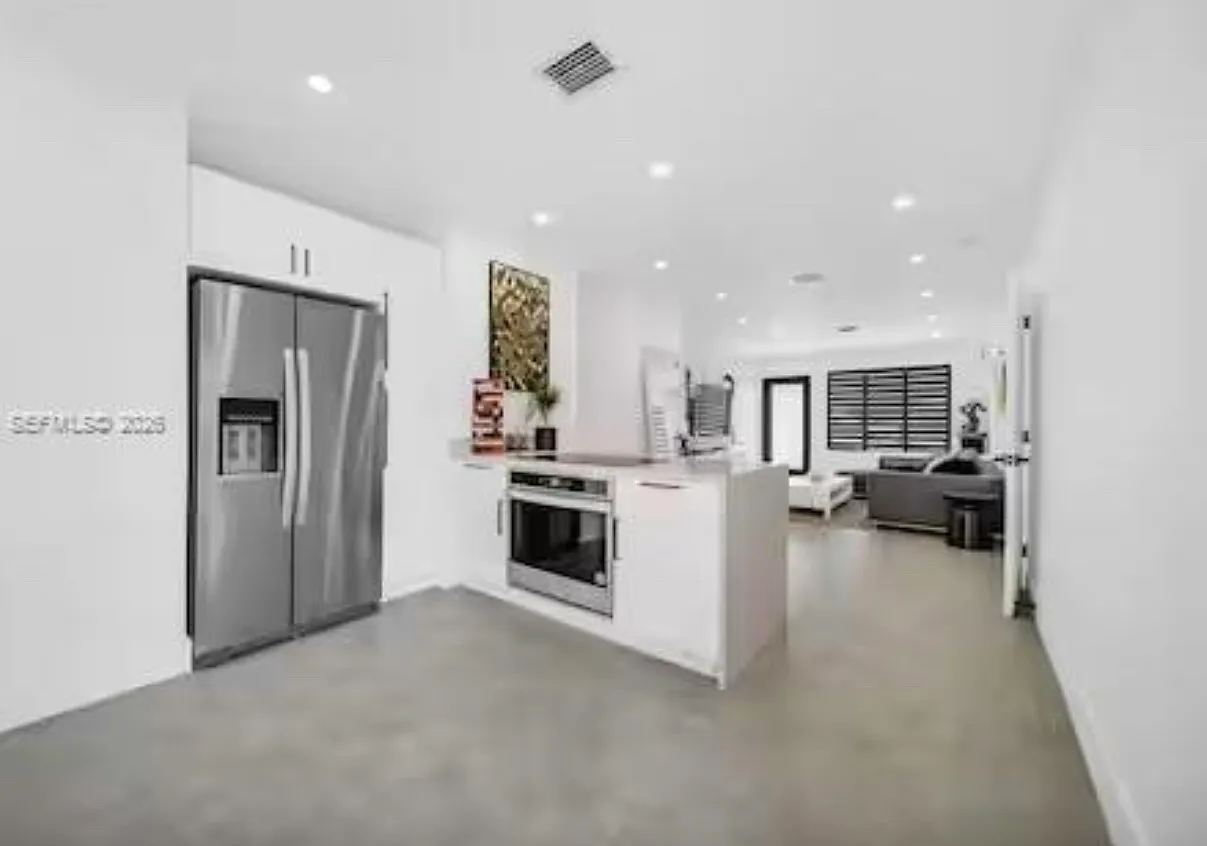 3 bed, 1500 sqft, $7,000 — Photo 3
