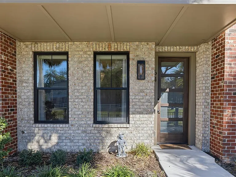 64 N Park Ave — Photo 4