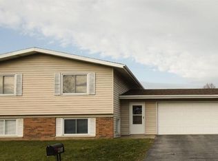 401 Sturgeon Dr, Valparaiso, IN 46385