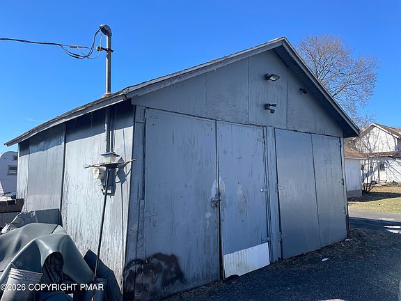 5th image of 1055 Main Rd