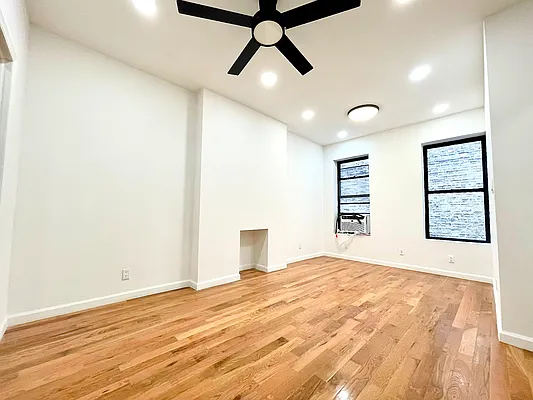 Rented by Safdie Realty Group | media 18