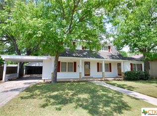 304 W Kerr, Moulton, TX 77975