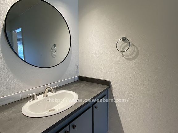 4th image of 309 Tradewinds Dr APT 5