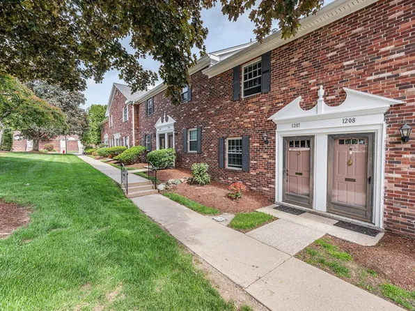 1207 Windsor Dr Unit 1207, Framingham, MA 01701