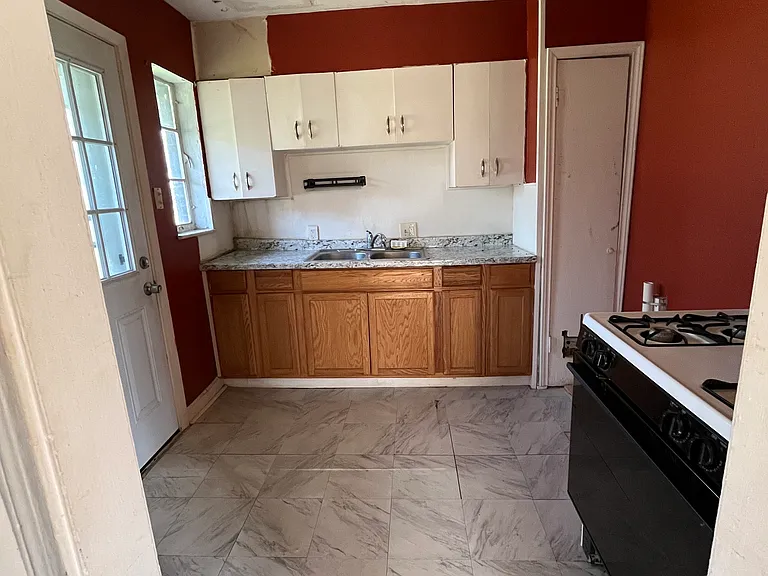 1215 W Morton St — Photo 4