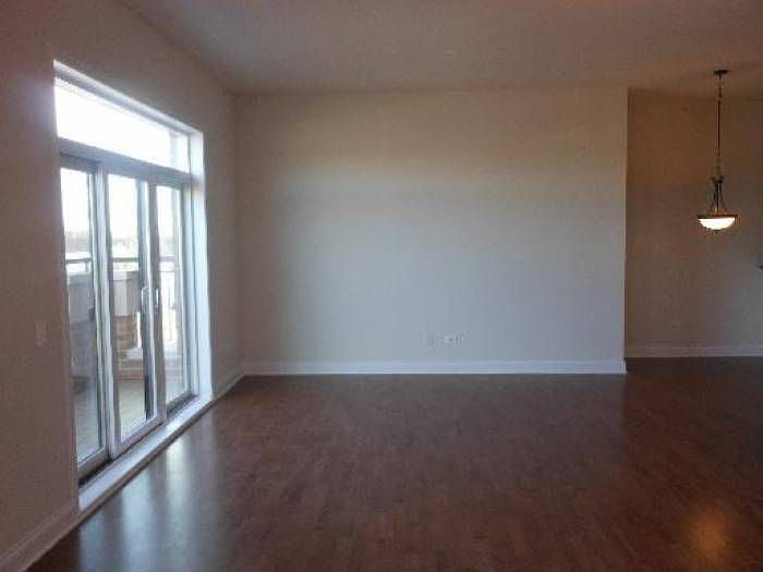 2nd image of 4732 N Austin Ave Unit 403