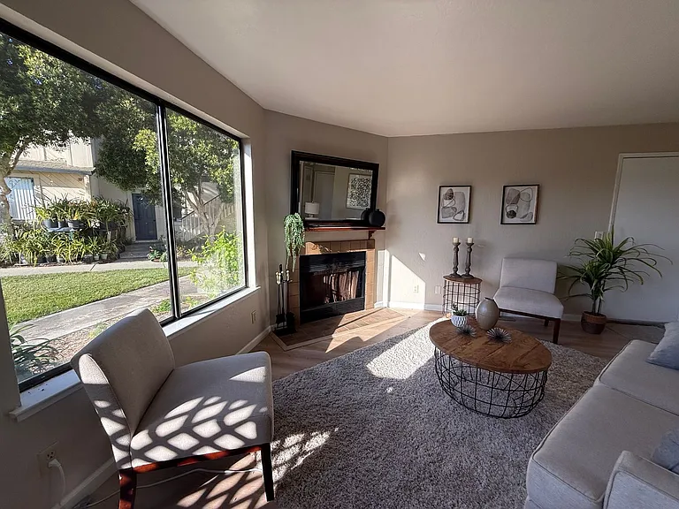 253 Green Meadow Dr #C — Photo 3