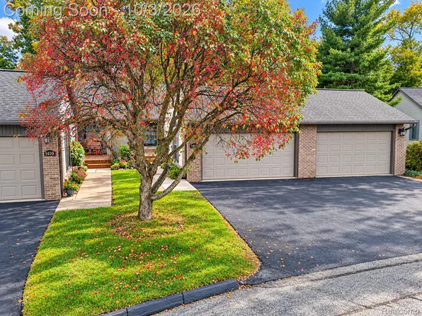 14114 Meadow Hill Ln, Plymouth, MI 48170