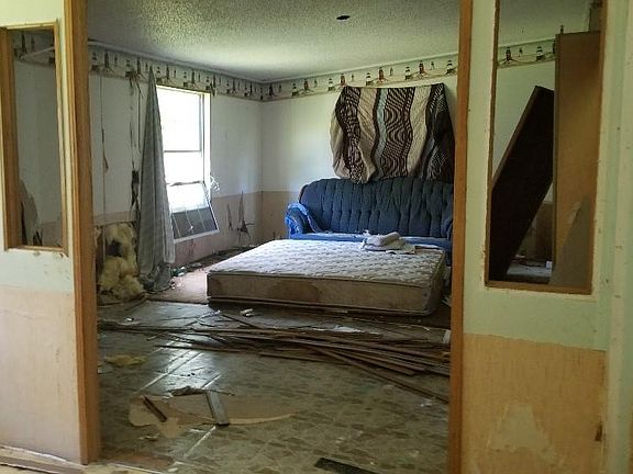 3rd image of 34897 Emily Dr