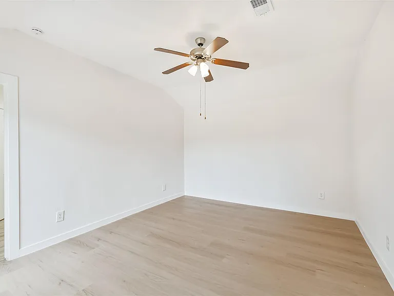 12018 Woolford Dr — Photo 19