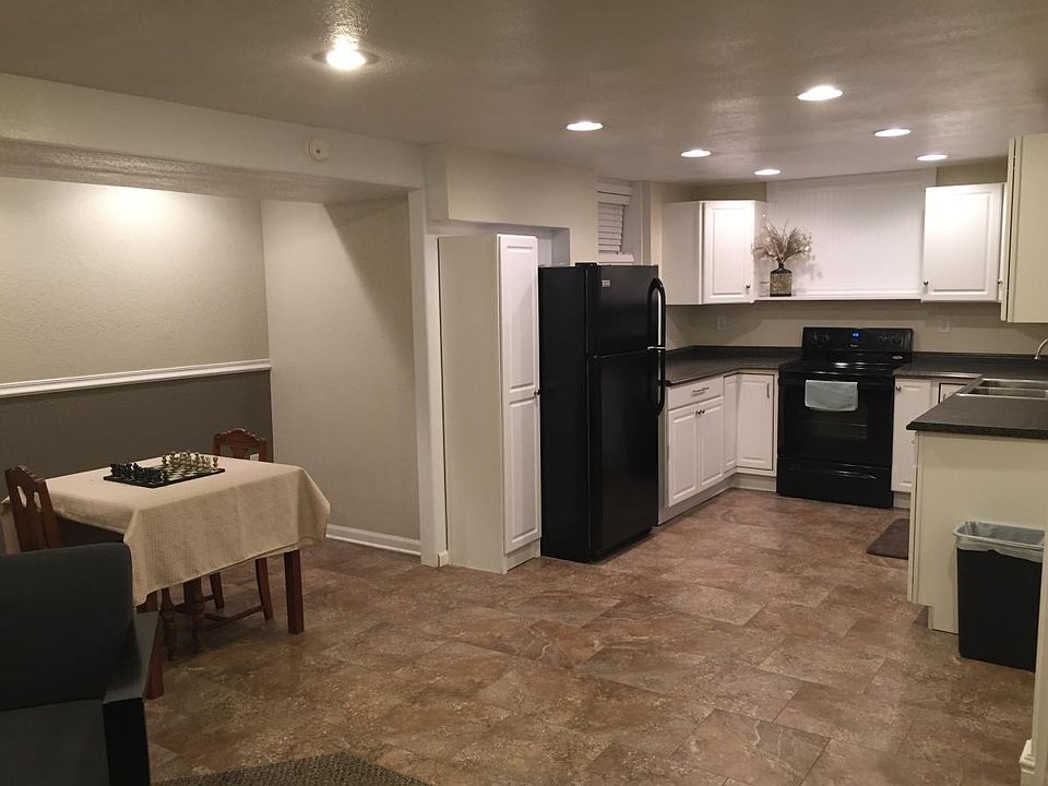 Kitchen & Dining Room