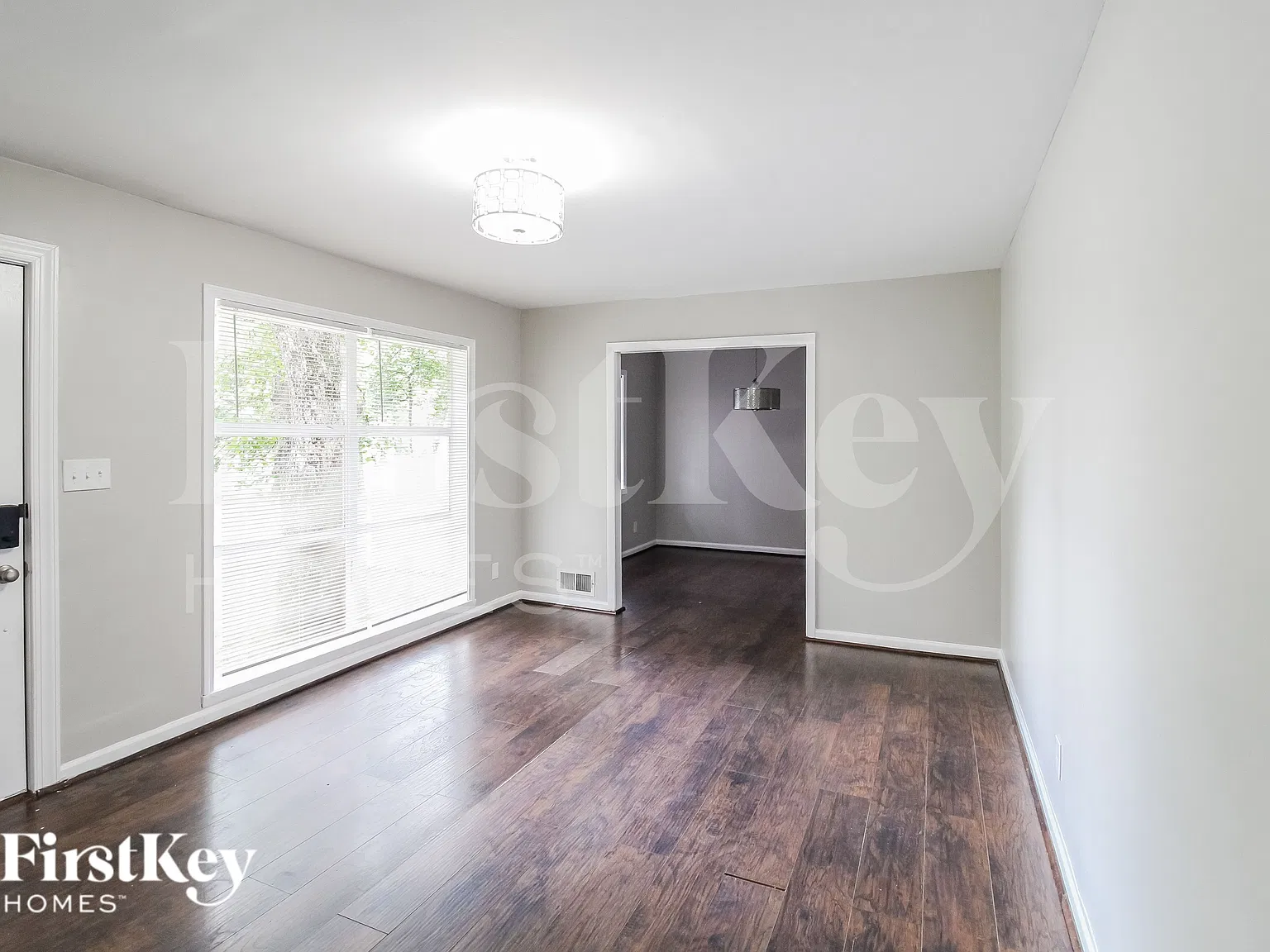 3 bed, 2.0 bath, 1125 sqft, $1,840 — Photo 2