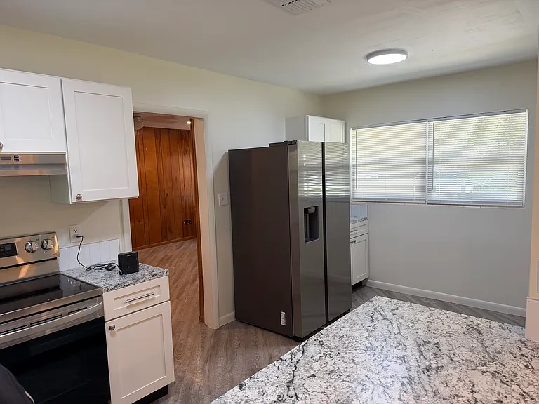2513 Winona Ave — Photo 3