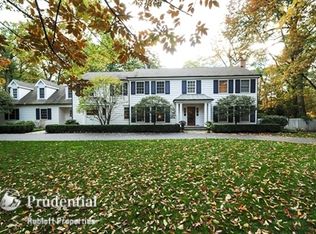 507 Forest Cove Rd, Lake Bluff, IL 60044