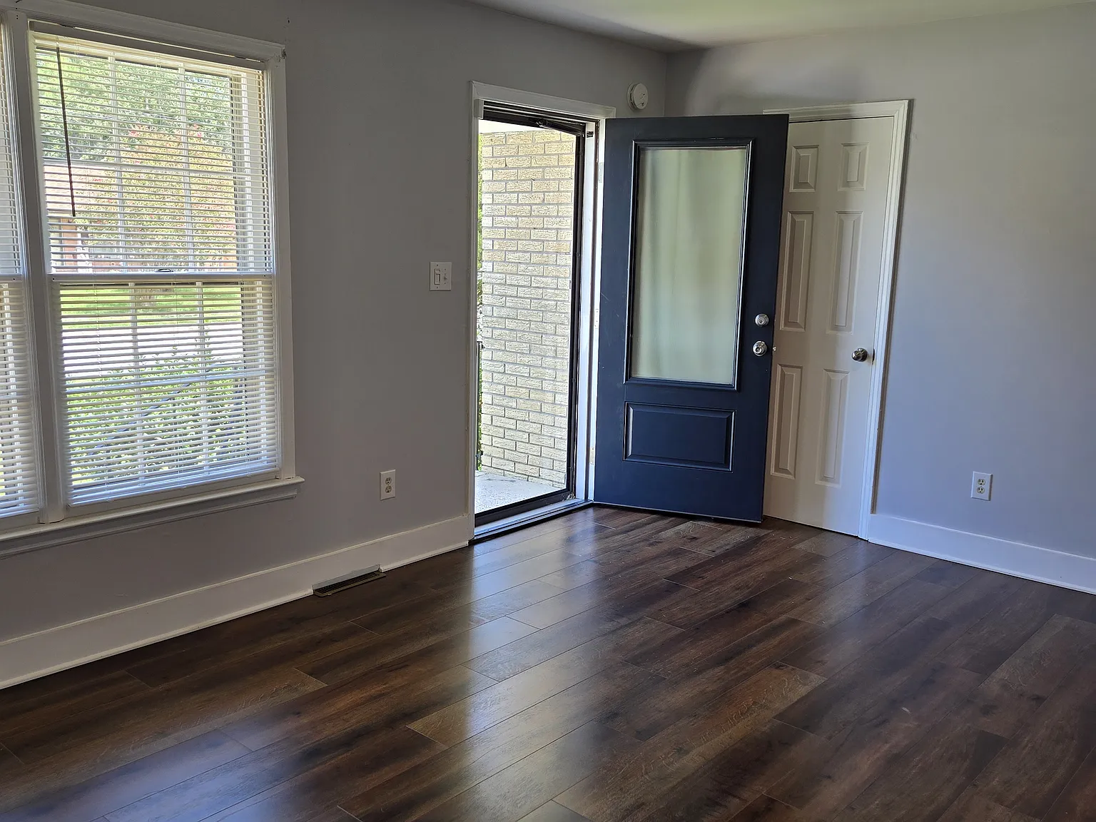 3 bed, 1.5 bath, 1312 sqft, $2,350 — Photo 3
