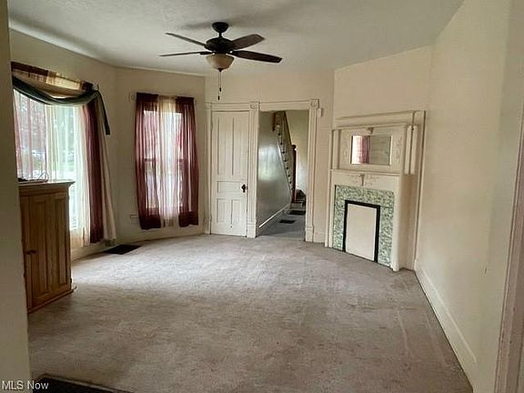 3rd image of 250-252 W Washington St