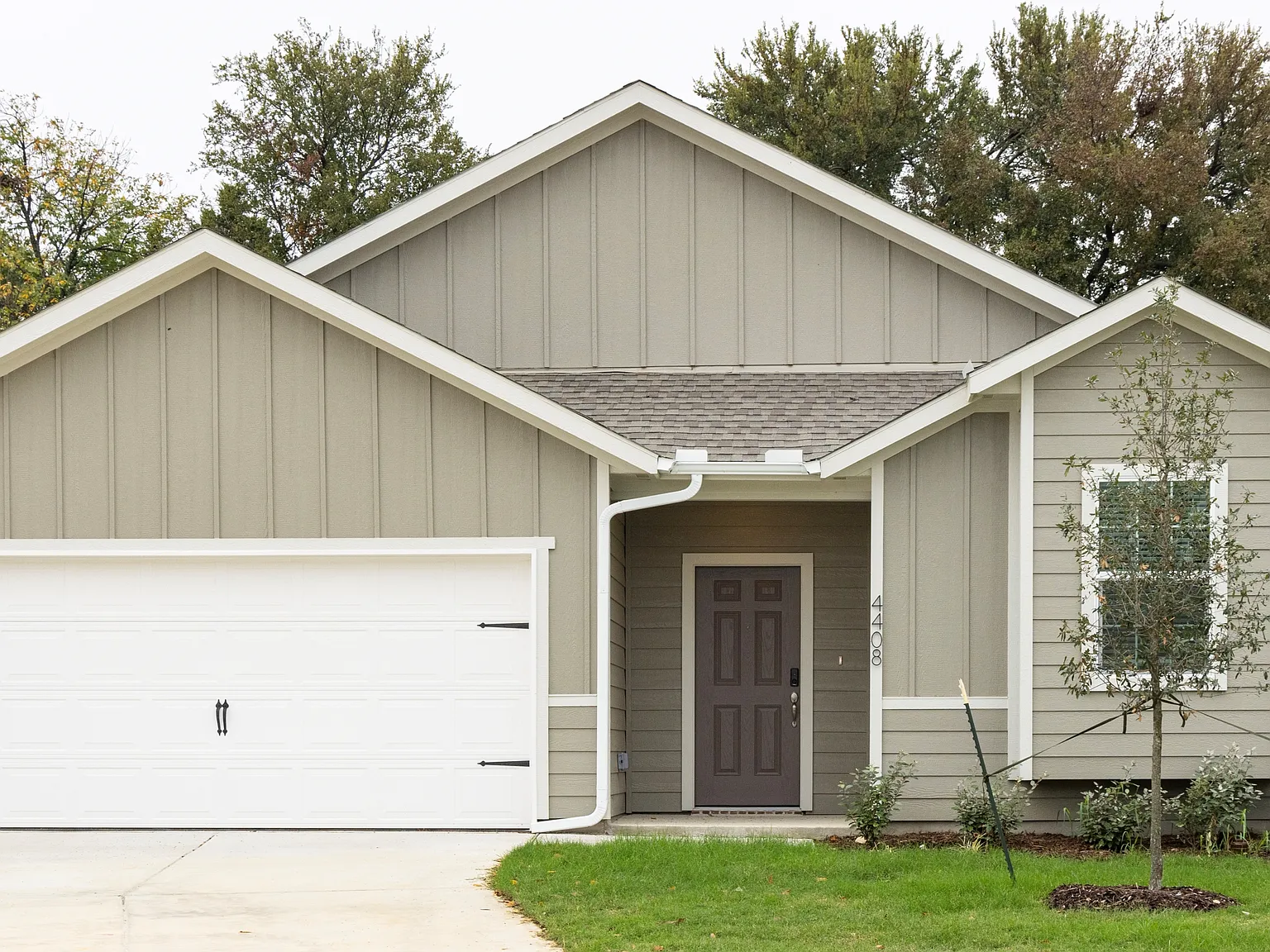 4408 Braddon Dr — Photo 1
