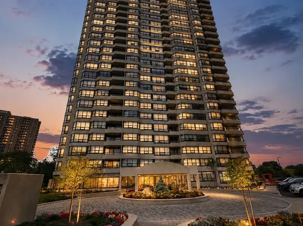 1510 Riverside Dr #1406, Ottawa, ON K1G 4X5