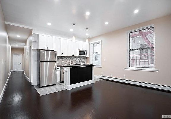 2nd image of 247 W 113th St #3D