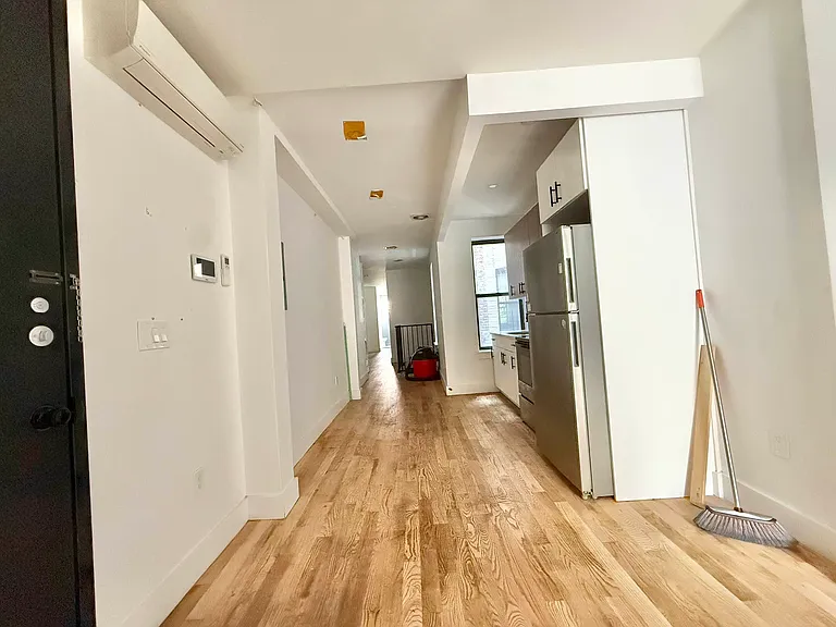 1518 Jefferson Ave #1R — Photo 2